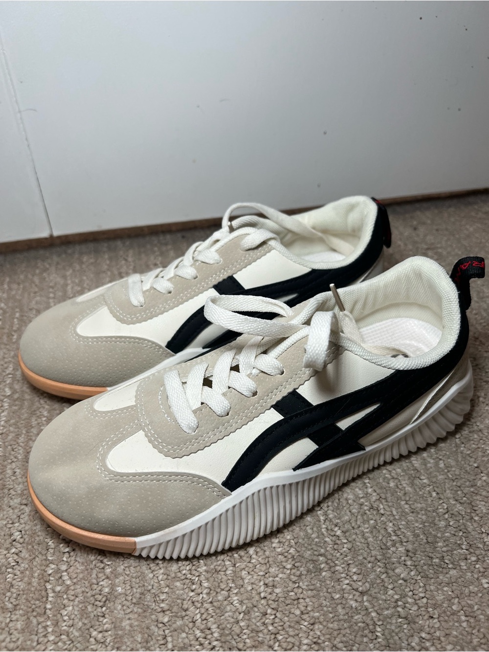 Women’s Athletic Lace-Up Sneakers in Cream and Black